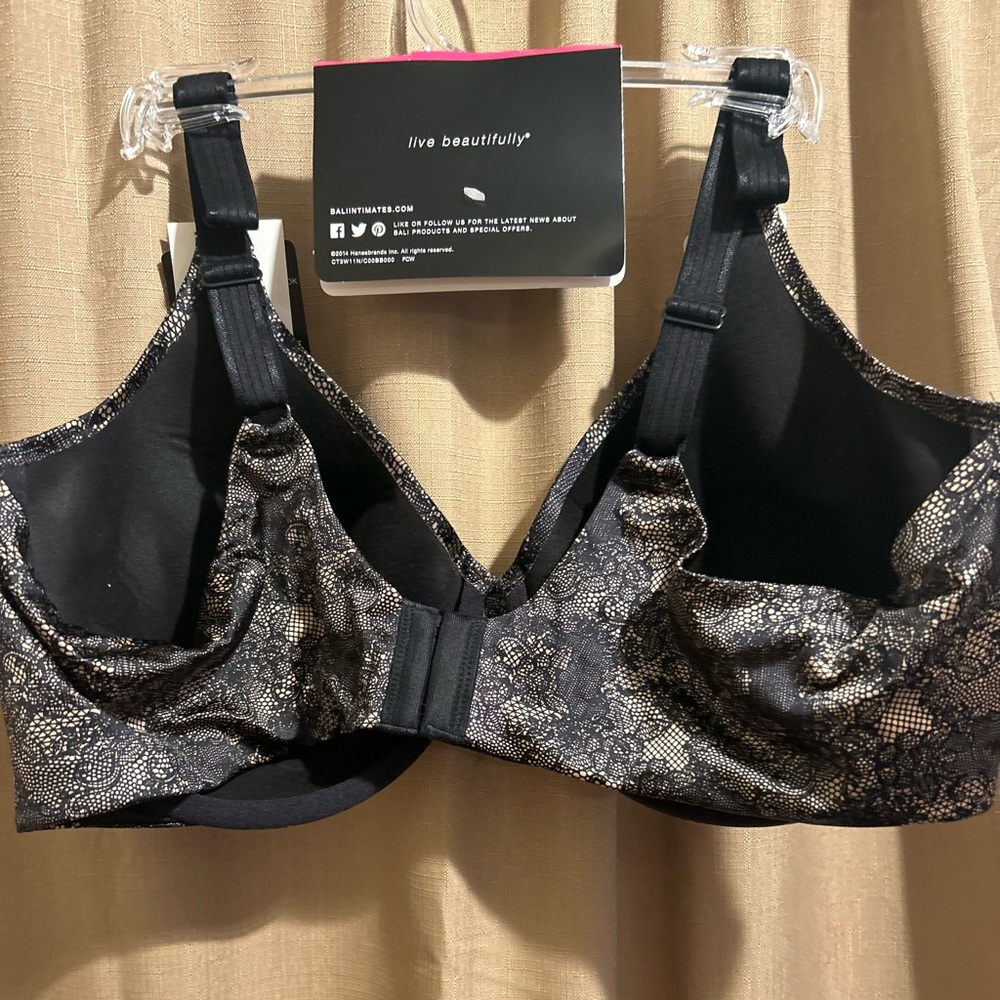 Bali 42C black lace bra, fully adjustable beautiful smoothing, and concealing - Picture 6 of 12